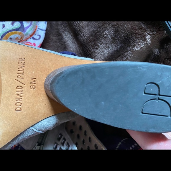 Donald Pliner heel. Beautiful - Picture 4 of 4